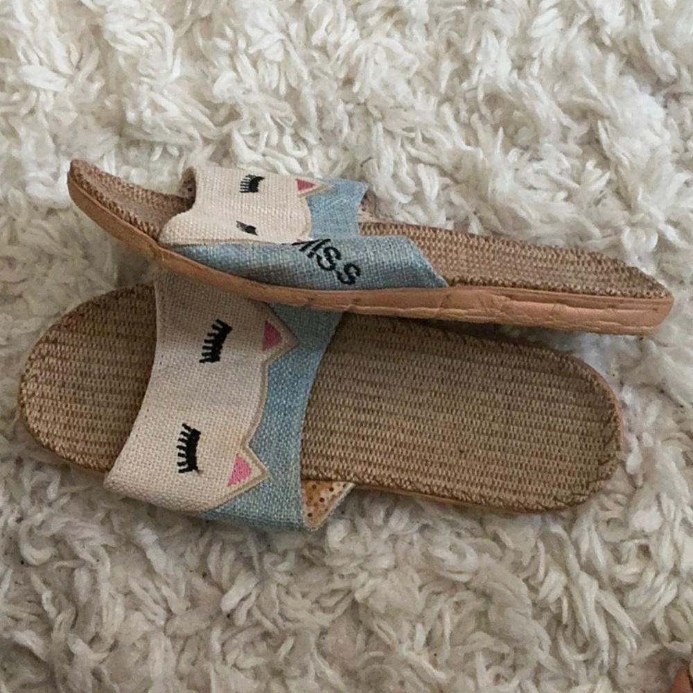 Kitty Cat Slide Sandals - Picture 3 of 4